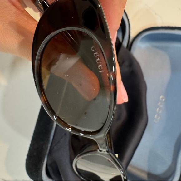 Gucci Tortoiseshell Cat-Eye Sunglasses GUCCI GG1680S
GG1680S-004 - Picture 7 of 8